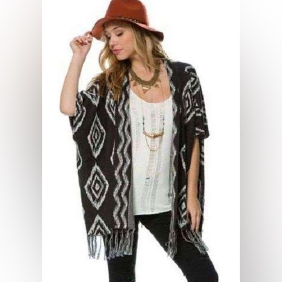 Billabong Sweaters - Billabong Aztec Boho Fringe Cardigan Size M